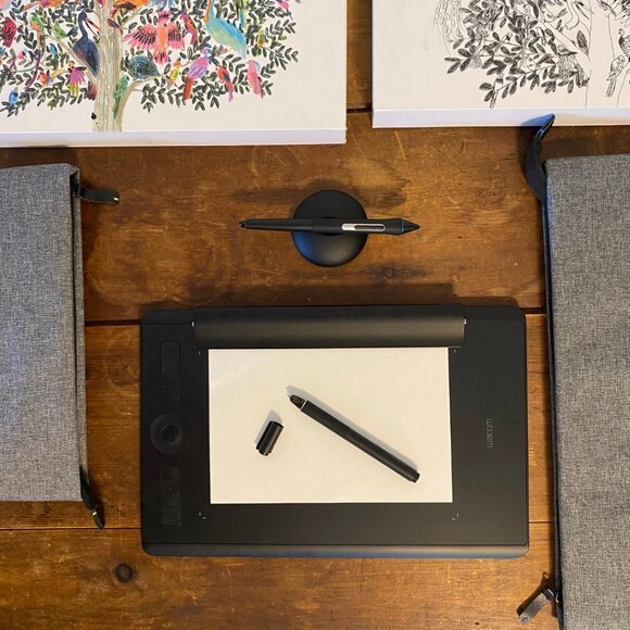 Wacom Intuos Pro Paper Edition digital graphic drawing tablet and case Medium - Picture 2 of 16